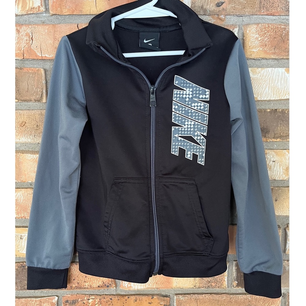 Nike Boys Black and Gray Zip Up Jacket Size Small